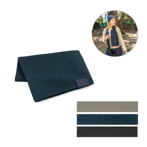 SERENITY. Sciarpa in poliestere riciclato (100% rPET) con dettaglio cucito per la personalizzazione 99097
